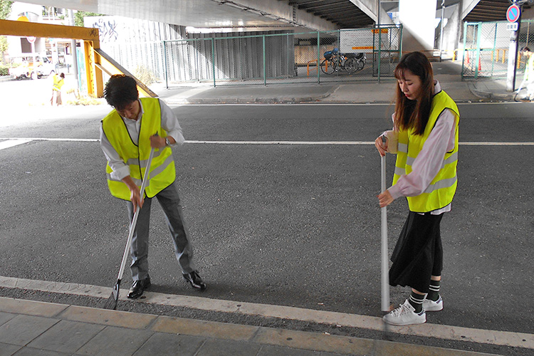 清掃のボランティア活動の様子