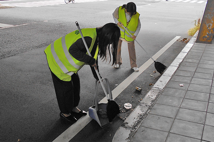清掃のボランティア活動の様子