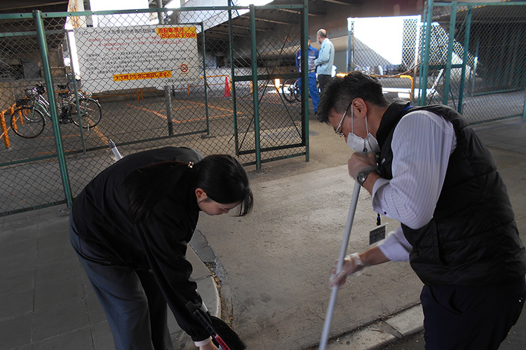 清掃のボランティア活動の様子