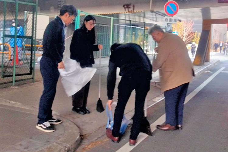 清掃のボランティア活動の様子