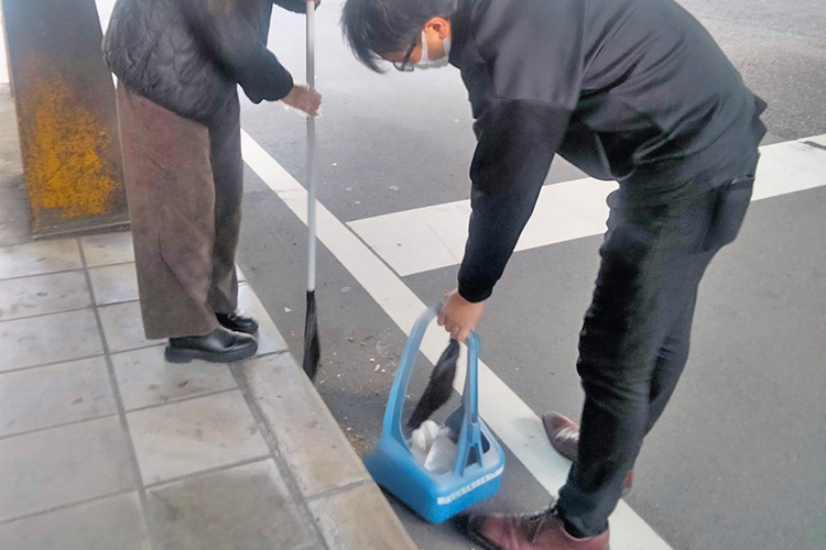 清掃のボランティア活動の様子