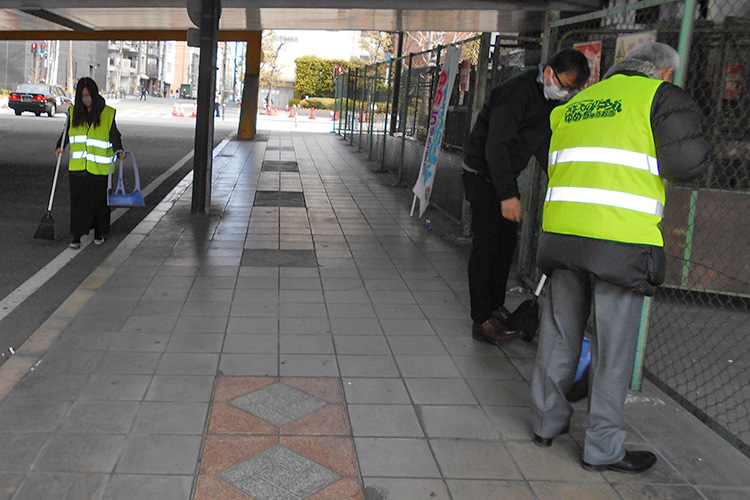 清掃のボランティア活動の様子